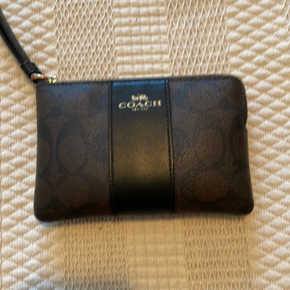 Coach - Picture 1 of 5